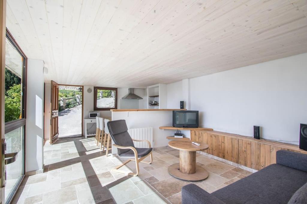 Bas De Villa Au Milieu Des Oliviers. Chateauneuf-Villevieille 外观 照片